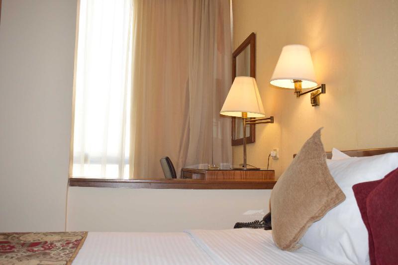 Orient Prince Hotel Бейрут Екстер'єр фото